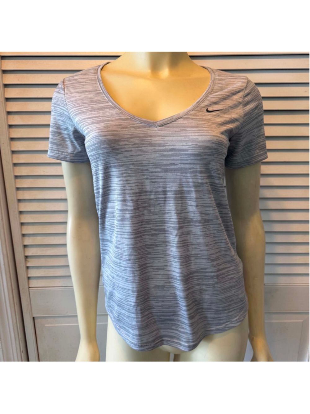Nike Dri-FIT Women’s Gray Space Dye V-Neck Athletic Running Workout Top XS